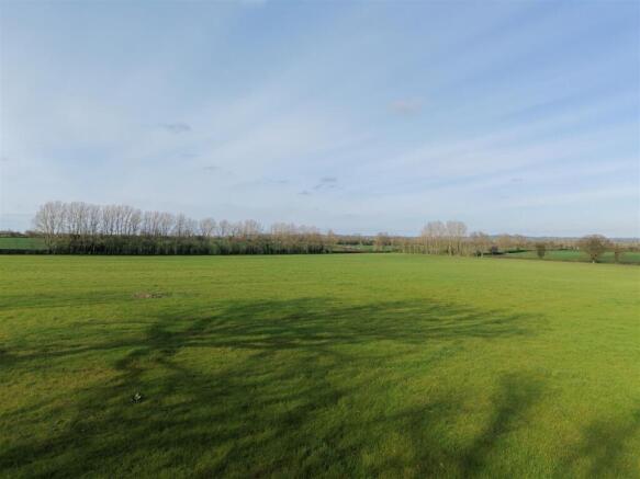 Land, in Darlingscott Road, £300,000
