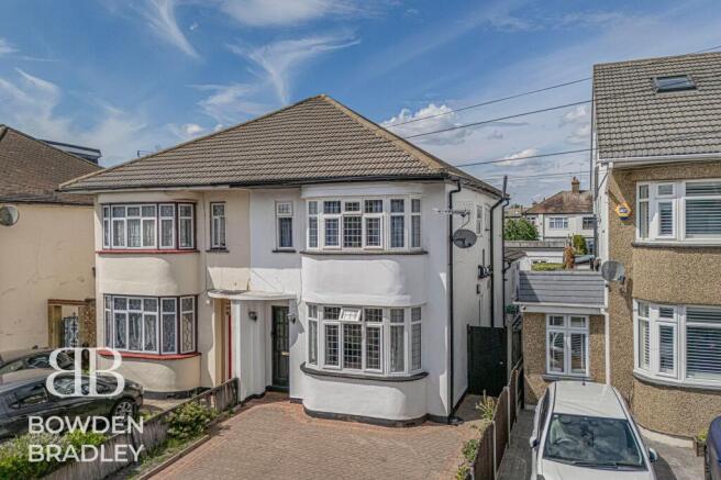 3 bed property, in Stradbroke Grove, £550,000