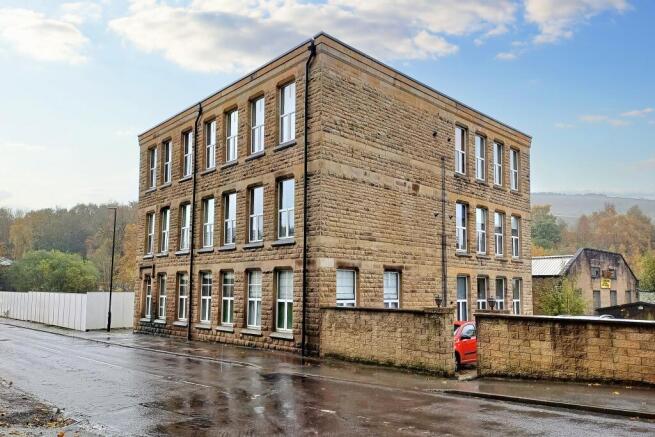 2 bed property, in Peak Buildings, £60,000