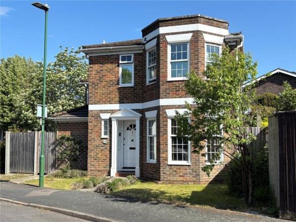 3 bed property, in Heathfield Green, £500,000