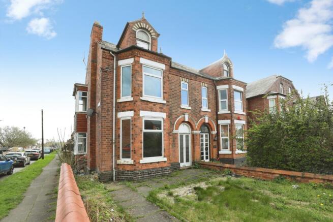 5 bed property, in Hungerford Road, £230,000