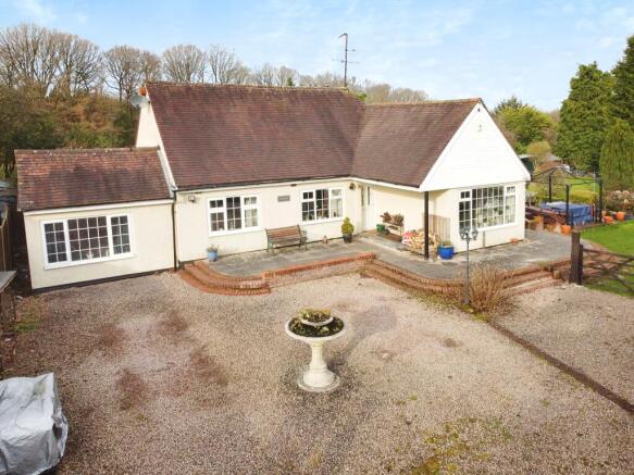 3 bed property, in Pound Green, £600,000