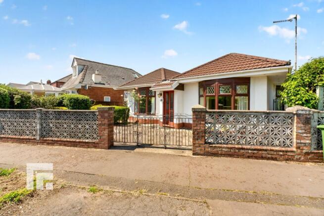 3 bed property, in Keynsham Road, £395,000