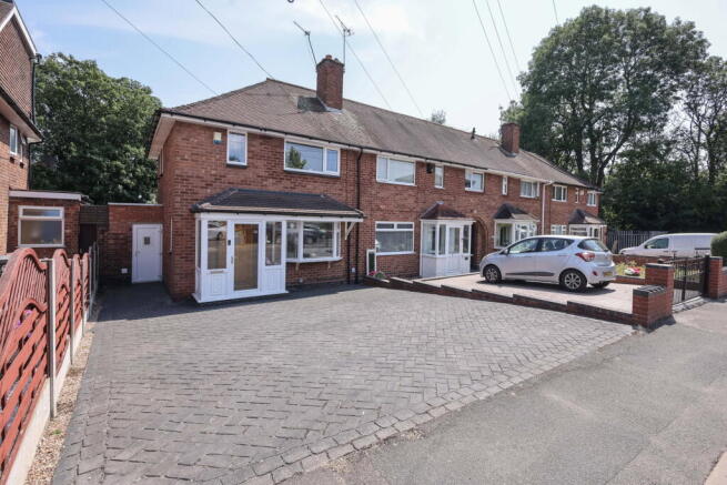2 bed property, in Barrows Lane, £245,000