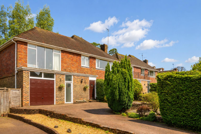 4 bed property, in Wolstonbury Close, £750,000