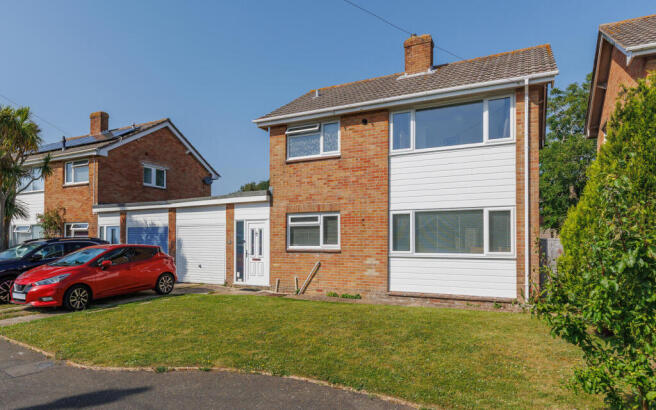 3 bed property, in Magdalen Crescent, £400,000