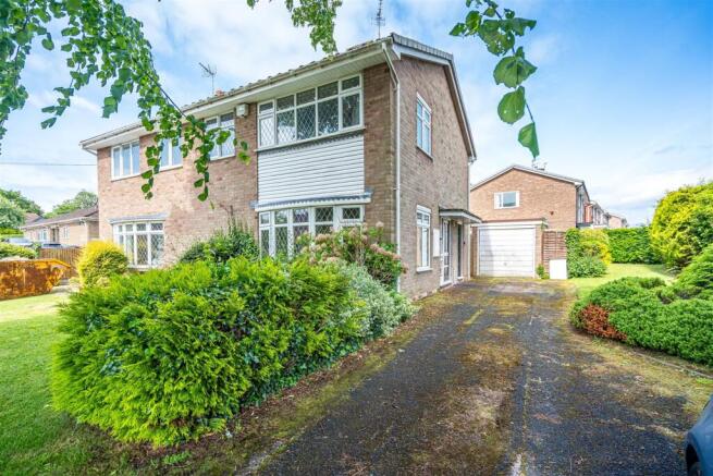 3 bed property, in 7 Elliotts Lane, £299,950