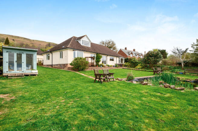 5 bed property, in Trendle Lane, £650,000
