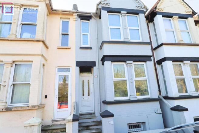 3 bed property, in Ferndale Road, £275,000
