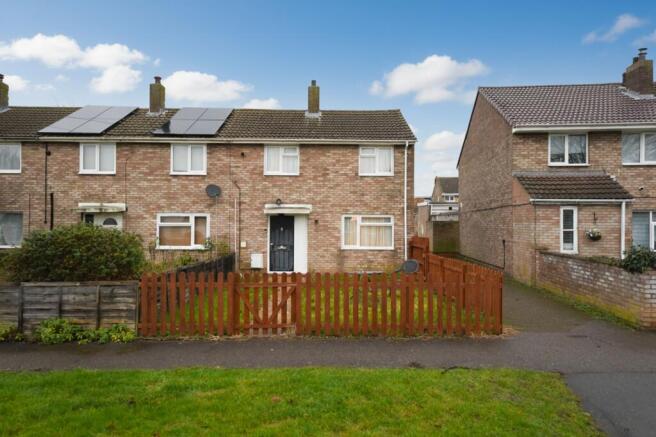 2 bed property, in Beech Close, £190,000