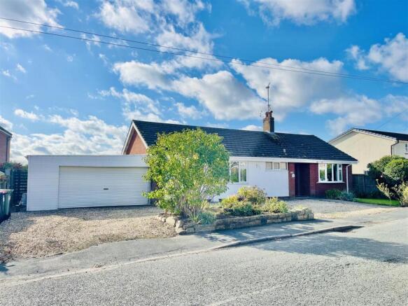3 bed property, in Green Lane, £400,000