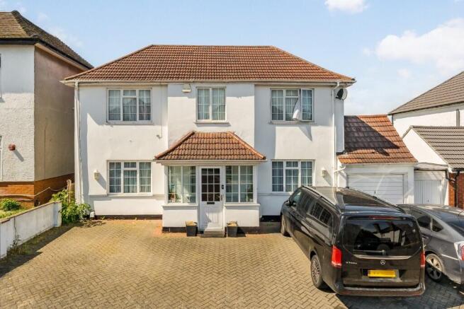 4 bed property, in Draycott Avenue, £900,000