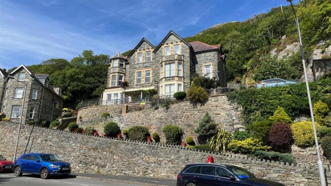 1 bed property, in Hendre Hall, £134,250
