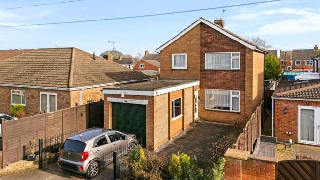 3 bed property, in Woollin Avenue, £135,000
