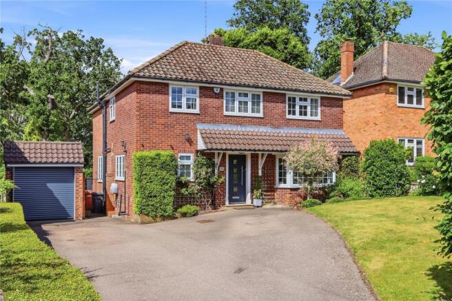 4 bed property, in Oaklands Park, £995,000