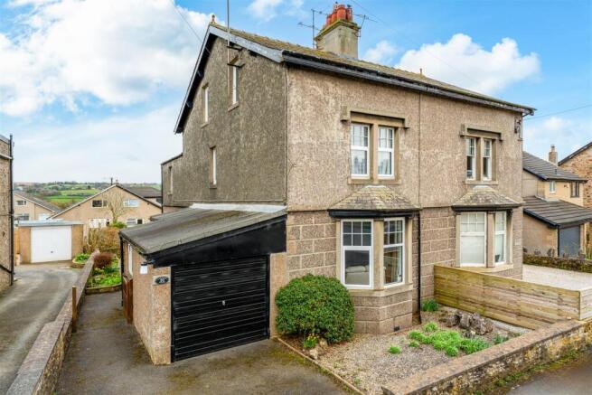 4 bed property, in Crabtree House, £280,000