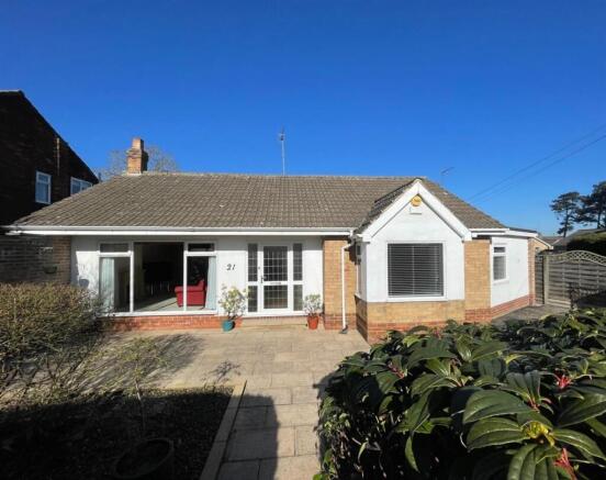 3 bed property, in Queensbury Way, £325,000