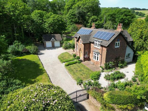 4 bed property, in Mamhead, £1,050,000