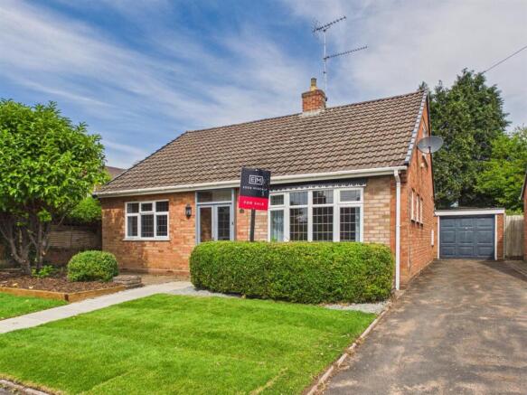 4 bed property, in Cedar Gardens, £399,950