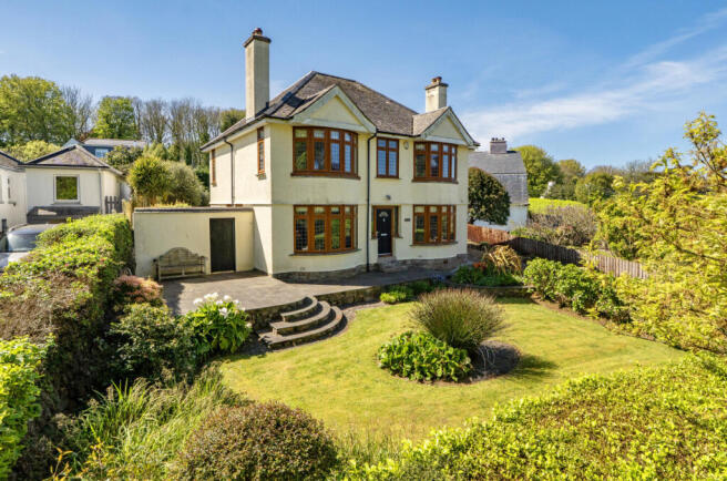 5 bed property, in Treloyhan Park Road, £895,000