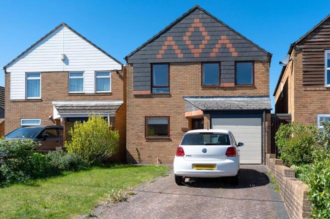 4 bed property, in Upper Road, £575,000