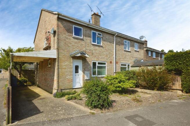3 bed property, in Lindlar Close, £270,000