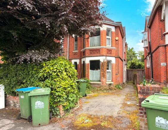 4 bed property, in 29 Alma Road, £235,000