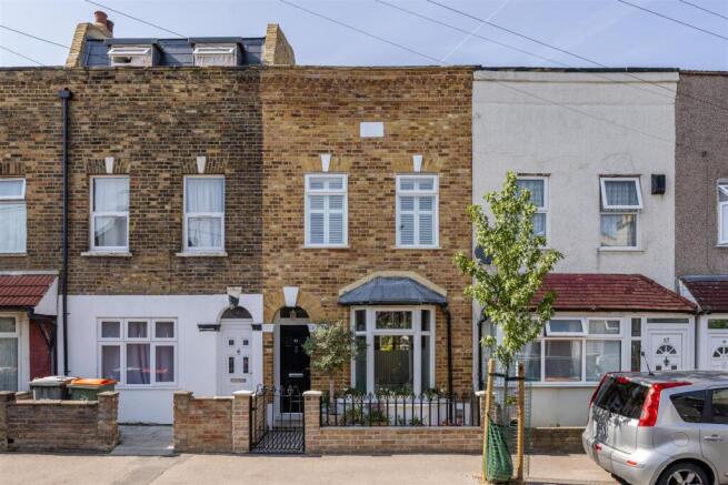 2 bed property, in Suffolk Street, £600,000