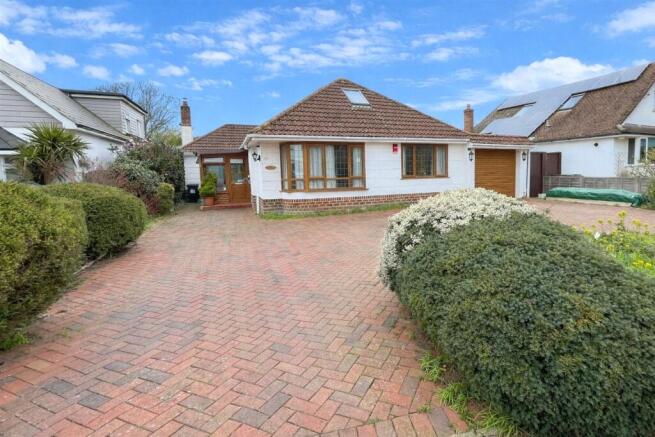 5 bed property, in Saxonford Road, £750,000