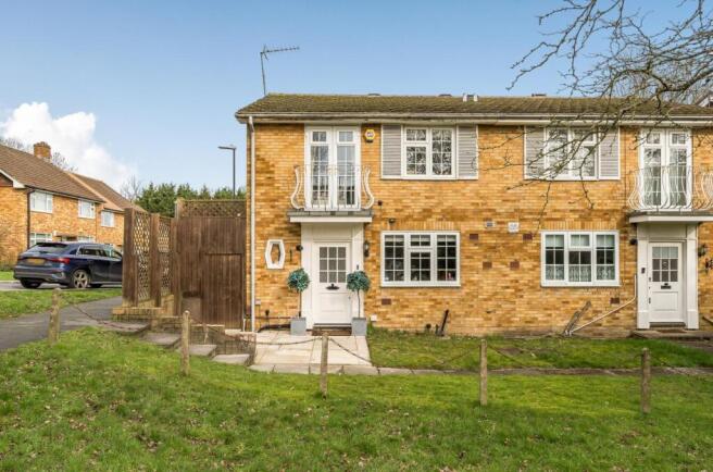 3 bed property, in Stanmore Hill, £725,000