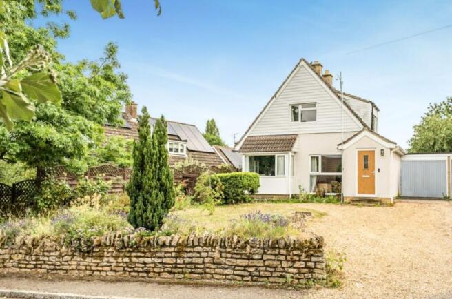 4 bed property, in Park Road, £550,000
