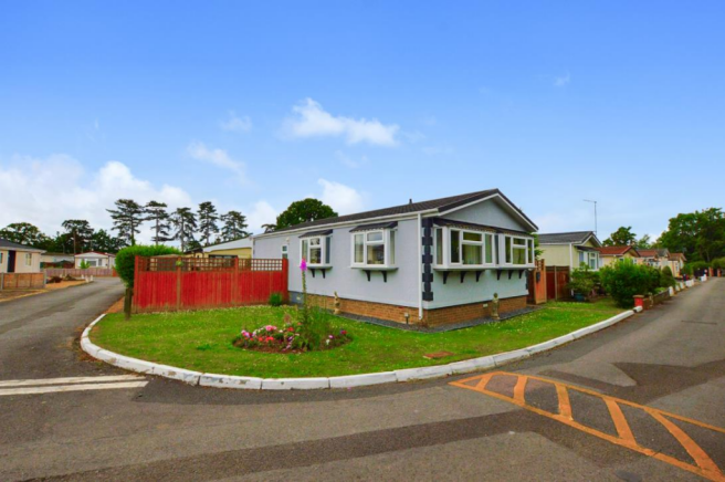 2 bed property, in Pickford Drive, £237,000