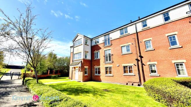 2 bed property, in Harwood Drive, £75,000