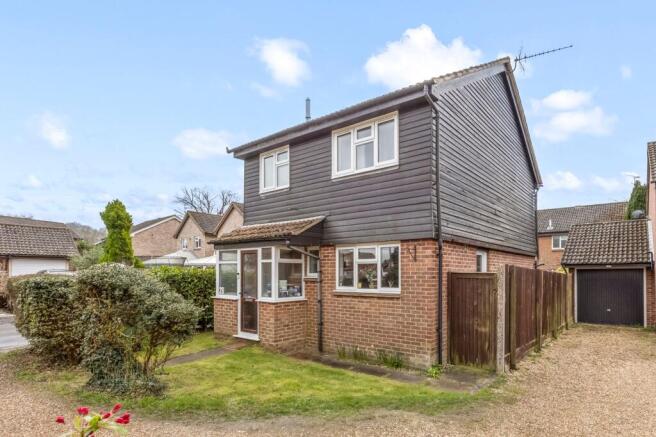 3 bed property, in Brook Road, £500,000