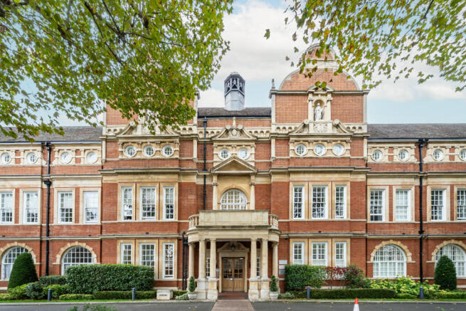 1 bed property, in 59 Lurline Gardens, £450,000