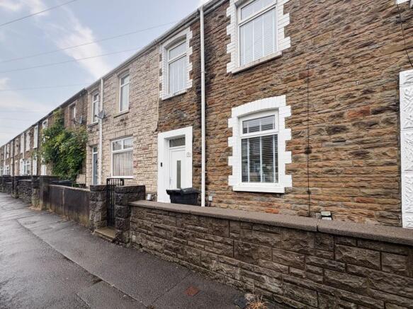 3 bed property, in Park Street, £220,000