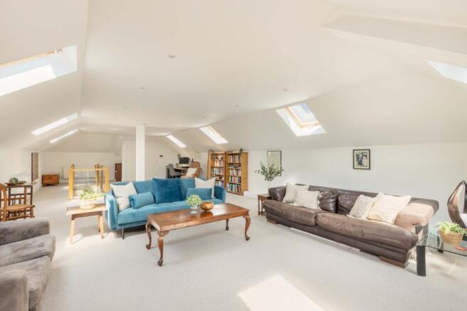 2 bed property, in St. Georges Court, £499,950
