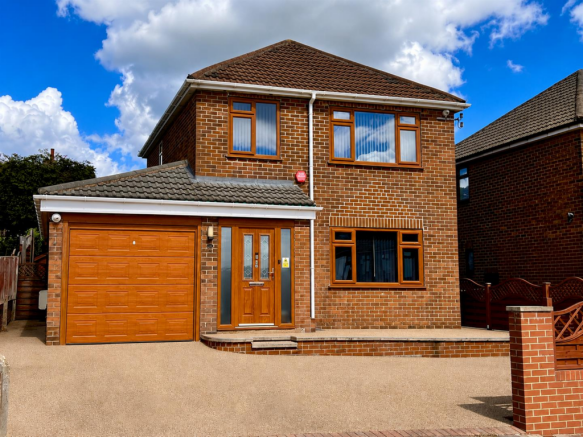 3 bed property, in Woodlands Road, £360,000