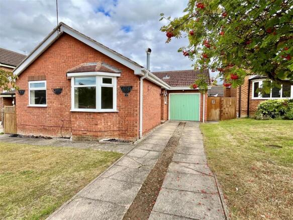 2 bed property, in Highfields, £279,950