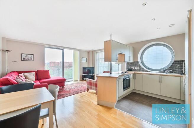 2 bed property, in 3 Whitehall Quay, £250,000