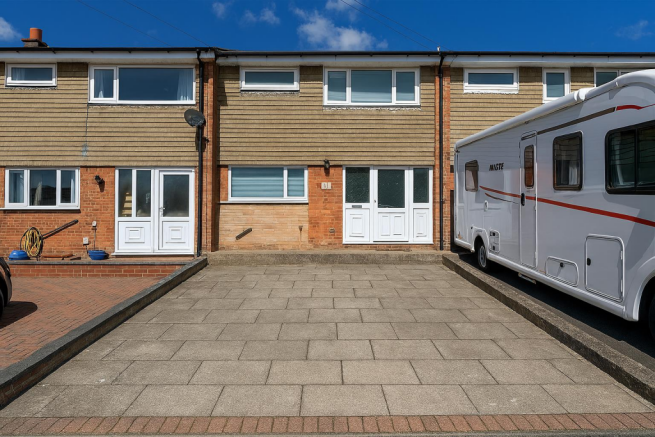 3 bed property, in Wallbridge Drive, £225,000