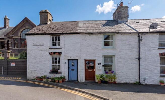 3 bed property, in Heol Y Doll, £235,000