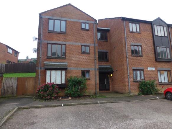 1 bed property, in Kinnerton Way, £69,950