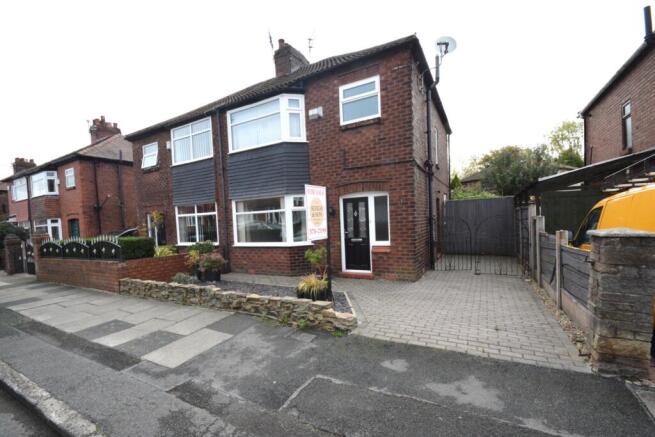 3 bed property, in Aldwyn Park Road, £260,000