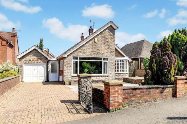 2 bed property, in Sandhill Road, £250,000