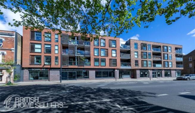 1 bed property, in Acre Lane, £400,000