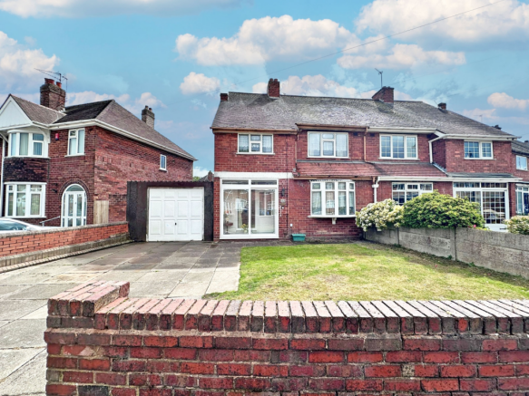3 bed property, in Glebefields Road, £240,000