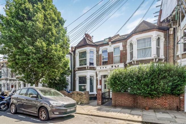 2 bed property, in Burrows Road, £650,000