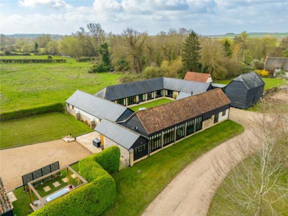 4 bed property, in High Street, £1,950,000