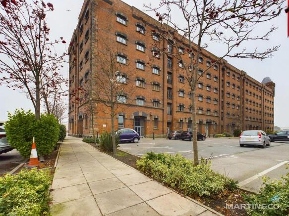 1 bed property, in East Float Quay, £79,500
